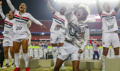 São Paulo se classifica às semifinais do Brasileiro Feminino ao derrotar a Ferroviária nas penalidades, por 4 a 2, no Morumbis, em 16/08/2025
