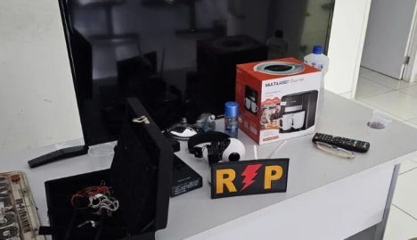 Materiais apreendidos após bandidos fazerem arrastão e trocarem tiros com a PM em Parnamirim. Foto: PM RN.