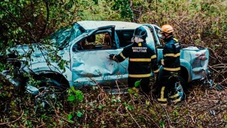Pessoas ficam feridas após capotamento na BR 304. Foto: Bombeiros RN.