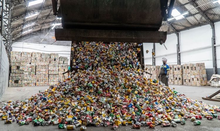 Reciclagem de latas de alumínio