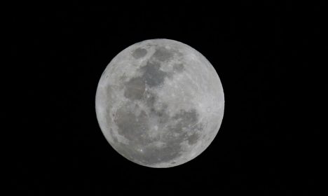 São Paulo SP 30/08/2023   -  Superlua azul vista em São Paulo que está em seu ponto de órbita mais próximo da Terra, o chamado perigeu. Foto Paulo Pinto/Agência Brasil