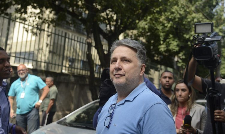 O ex-governador do Rio, Anthony Garotinho, é liberado do presídio de Benfica onde foi preso, durante a Operação Secretum Domus