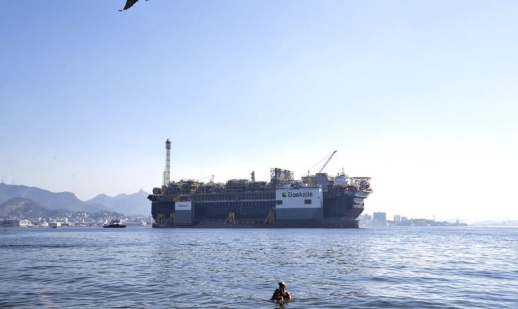 A Petrobras anunciou a chegada da plataforma de petróleo, P-67, ancorada na Baía de Guanabara, destinada ao Sistema de Produção do Campo de Lula, no pré-sal da Bacia de Santos.