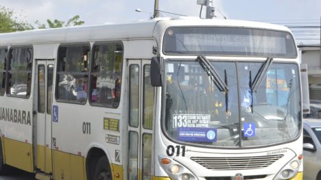 [vídeo] motorista abandona ônibus após confusão na zona leste de natal, diz passageira