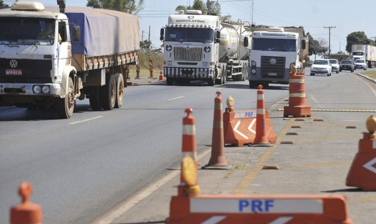 Motoristas enfrentam lentidão para sair de São Paulo no sentido litoral pelo Sistema Anchieta-Imigrantes