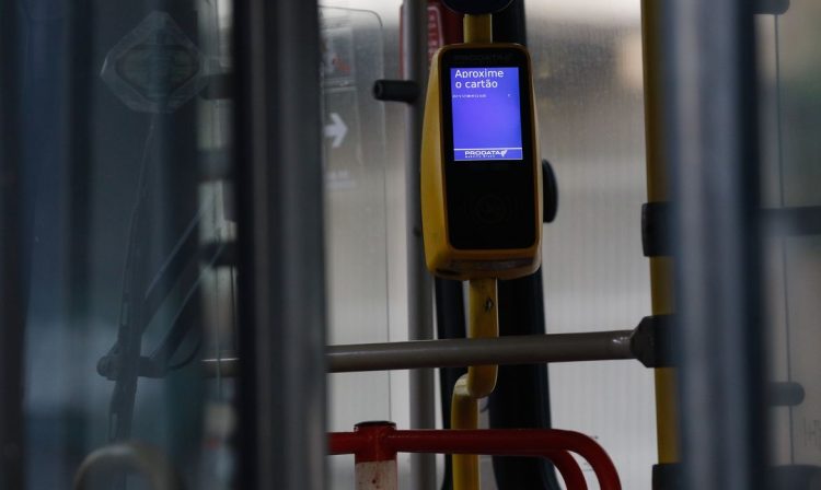 Ônibus do sistema público de transportes