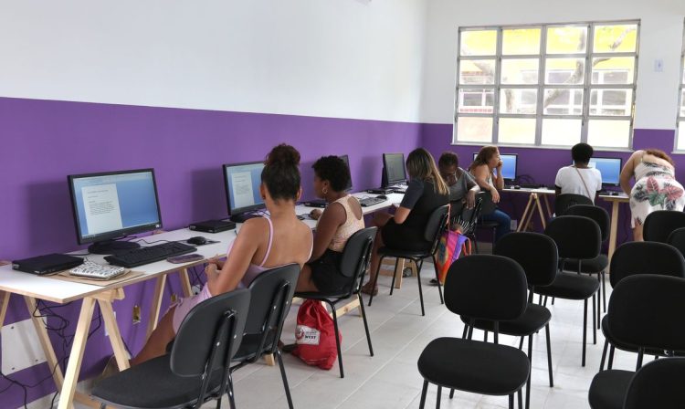 Inauguração da Casa da Mulher Carioca Elza Soares, na Vila Olímpica Mestre André, em Padre Miguel, zona oeste da cidade.