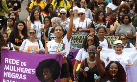 Rio de Janeiro (RJ), 30/07/2023 - IX Marcha das Mulheres Negras do Rio de Janeiro, na praia de Copacabana, zona sul da cidade. Foto:Tânia Rêgo/Agência Brasil