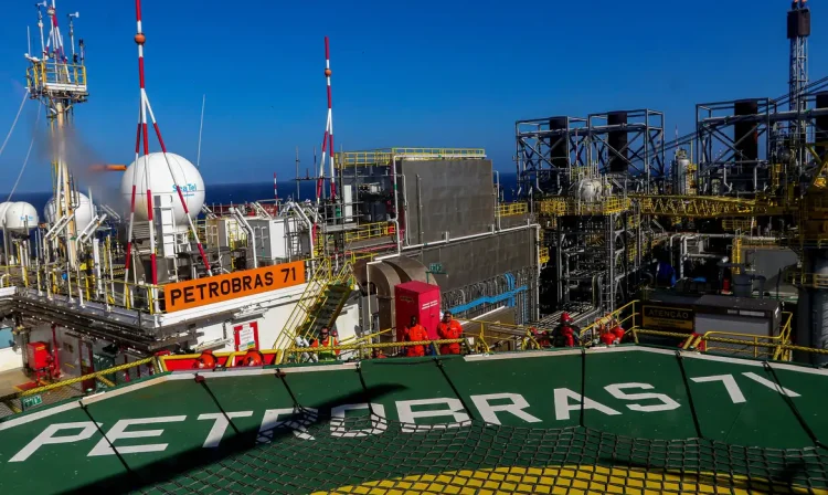 Rio de Janeiro (RJ), 28/09/2023 - Navio-plataforma P-71, instalado no campo de Itapu, no pré-sal da Bacia de Santos, a 200 km da costa do Rio de Janeiro. Foto:Tânia Rêgo/Agência Brasil