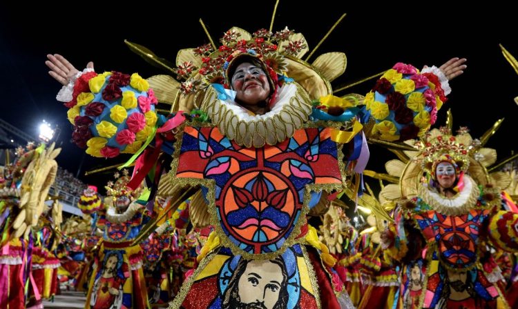 Rio de Janeiro (RJ), 11/02/2024 - Desfile da escola de samba Unidos do Porto da Pedra, do Grupo Especial do carnaval carioca, no Sambódromo da Marquês de Sapucaí. Foto: Tânia Rêgo/Agência Brasil