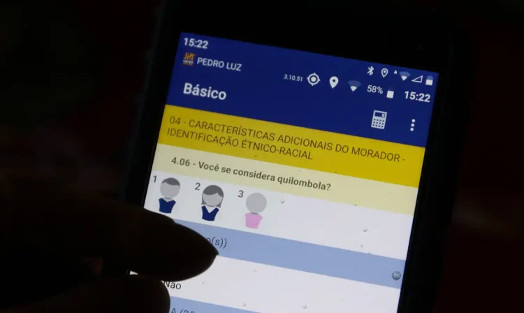 Questionário básico de recenseamento do IBGE com a pergunta específica para localidades quilombolas. Censo demográfico do IBGE identifica pela primeira vez a população e o território das comunidades quilombolas no Brasil.