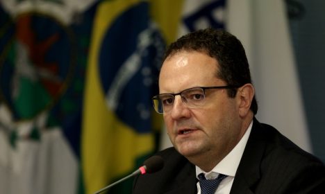 Rio de Janeiro (RJ), 21/05/2024 - Nelson Barbosa, diretor de Planejamento e Estruturação de Projetos do BNDES, fala durante coletiva de imprensa após encontro  sobre financiamento climático entre bancos públicos de desenvolvimento e representantes do G20, no BNDES.  Foto: Tânia Rêgo/Agência Brasil