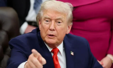 10/01/2026 - Trump diz que Estados Unidos “estão prontos para ajudar o Irã. Foto: REUTERS/Jonathan Ernst