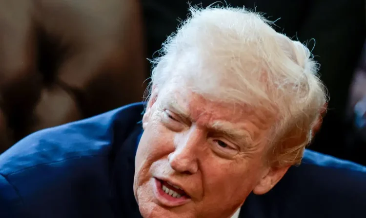 Trump diz que EUA precisam controlar Groenlândia para deter Rússia e China. Foto: REUTERS/Evelyn Hockstein
