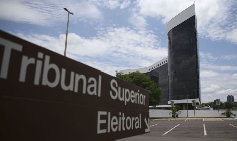 Os convidados poderão acompanhar o evento no plenário e em dois auditórios do TSE. Fachada do TSE