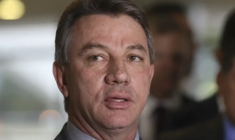 O governador de Roraima, Antônio Denarium, fala à imprensa no Palácio do Planalto.