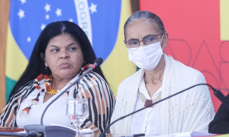 Brasília, (DF) - 09/11/2023 - Entrevista coletiva sobre o desmatamento da Amazônia. E/D. A ministra dos Povos Indígenas, Sonia Guajajara,  ministra do Meio Ambiente e Mudança do Clima, Marina Silva. Foto Valter Campanato/Agência Brasil.