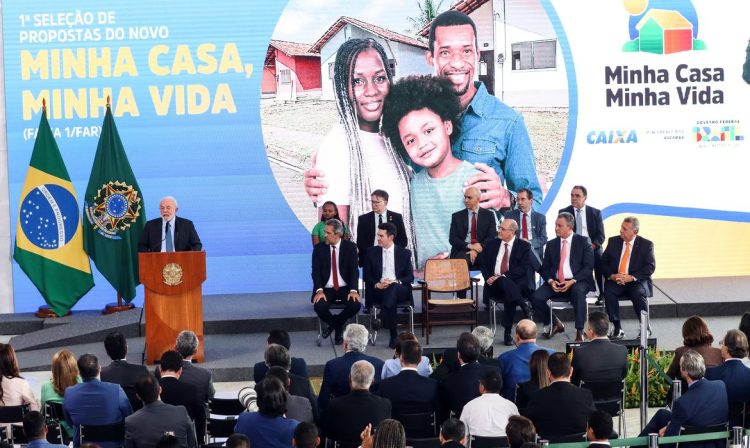 Brasília DF), 22.11.2023- Presidente participa do anúncio da primeira seleção de propostas do Novo Minha Casa, Minha Vida para a Faixa 1, destinada a famílias com renda bruta mensal de até R$ 2.640. Presentes os ministros da Casa Civil, Rui Costa, e das Cidades, Jader Filho; e o presidente da CAIXA, Carlos Vieira. Foto: Valter Campanato/Agência Brasil