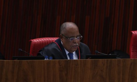 Brasília (DF), 27/06/2023 - O ministro e relator Benedito Gonçalves , do Tribunal Superior Eleitoral (TSE) durante sessão plenária, para retomar o julgamento da ação (Aije nº 0600814-85) que pede a inelegibilidade de Jair Bolsonaro e de Walter Braga Netto. Foto Valter Campanato/Agência