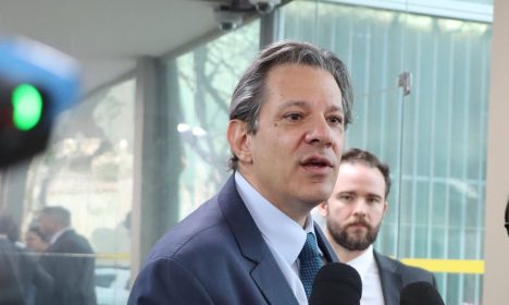 Brasília, (DF) - 29/08/2023 - O ministro da Fazenda, Fernando Haddad, fala a imprensa na chegado ao ministerio. Foto Valter Campanato/EBC