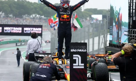 Max Verstappen celebra vitória no GP de São Paulo
 3/11/2024
REUTERS/Carla Carniel