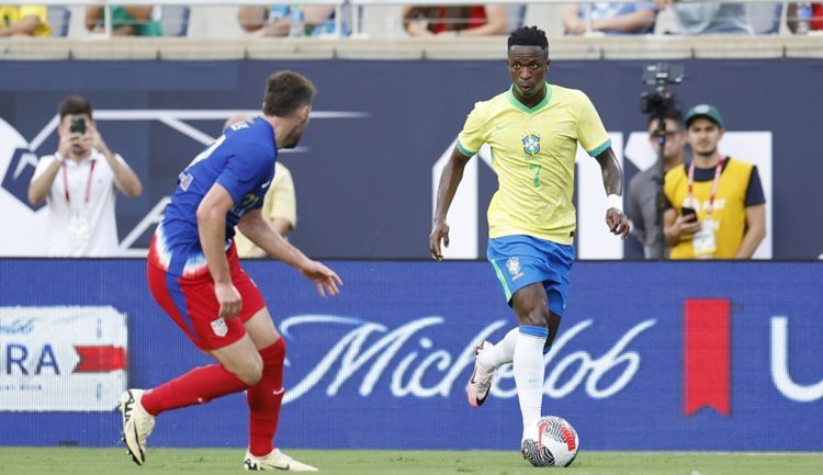 Vinícius Junior levou vantagem sobre os marcadores - (Foto: Rafael Ribeiro/CBF)