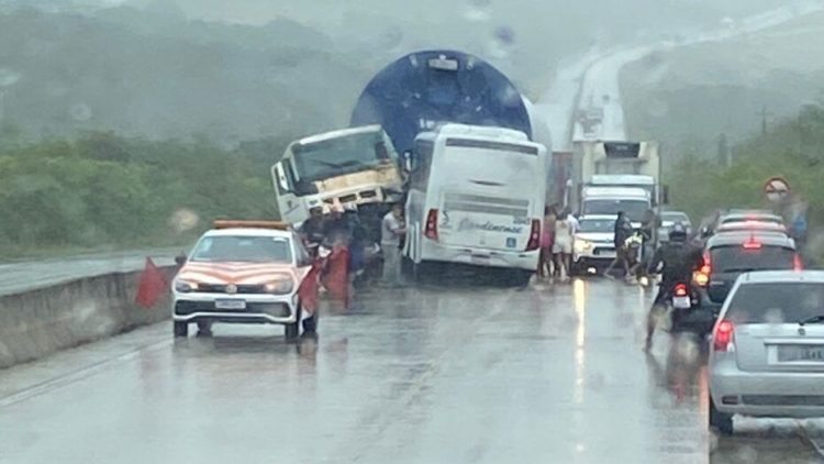 Acidente na Reta Tabajara deixa sete feridos / Foto: reprodução