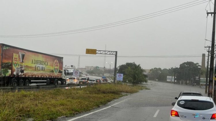 Chuvas na BR 101. Foto: PRF/Reprodução.