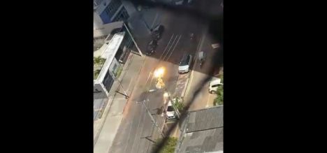 Momento da explosão do poste. Foto: Reprodução