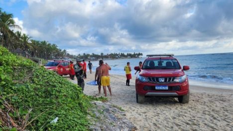 Bombeiros foram mobilizados para ocorrência na Praia de Barreta, em Nísia Floresta. Foto: Reprodução.