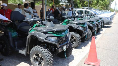 Quadriciclos e viaturas da PM que vão atuar durante a Operação Verão. Foto: Carmem Felix.