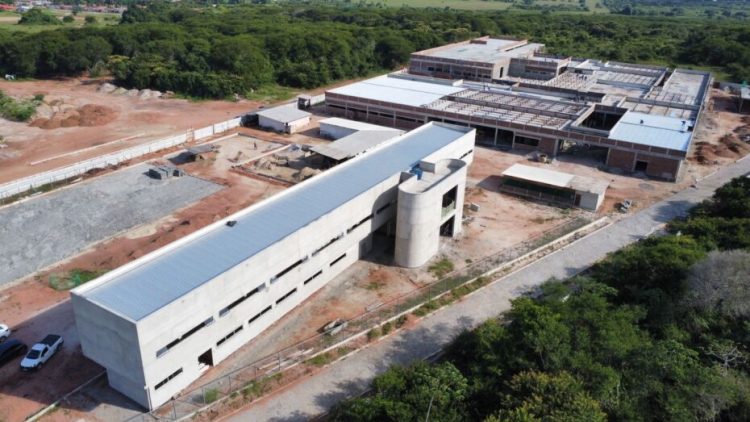 Um dos maiores hospitais em construção no Rio Grande do Norte, o Hospital Geral de São Gonçalo, está com 50% da obra construída / Foto: SGA