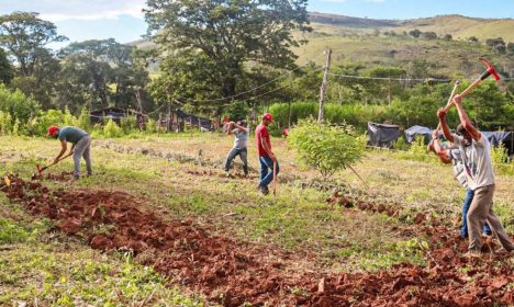 Justiça nega reintegração em fazenda e MST denuncia cerco da PM. Foto: Matheus Teixeira/MST