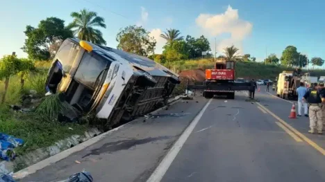 Ônibus de turismo levava passageiros do Rio de Janeiro (RJ) para Porto Seguro (BA). Foto: Portal Liberdade News.