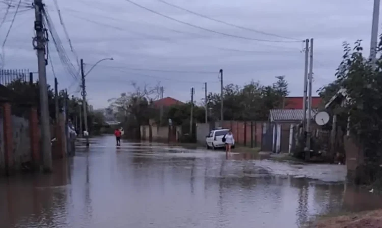Porto Alegre (RS), 26/06/2025 - Rua inundanda após fortes chuvas na Ilha da Pintada. Foto: Beatriz Goncalves Pereira/Divulgação
